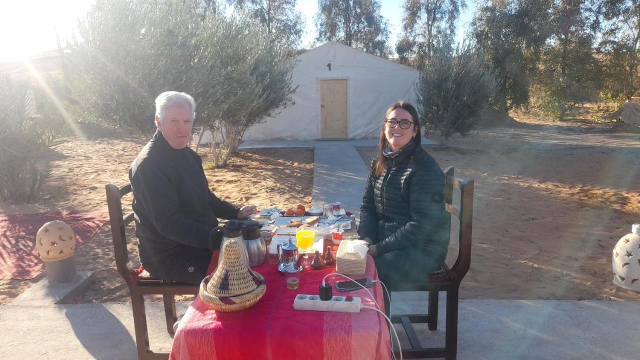 Luxury Trek Desert Camp 梅尔祖卡 外观 照片