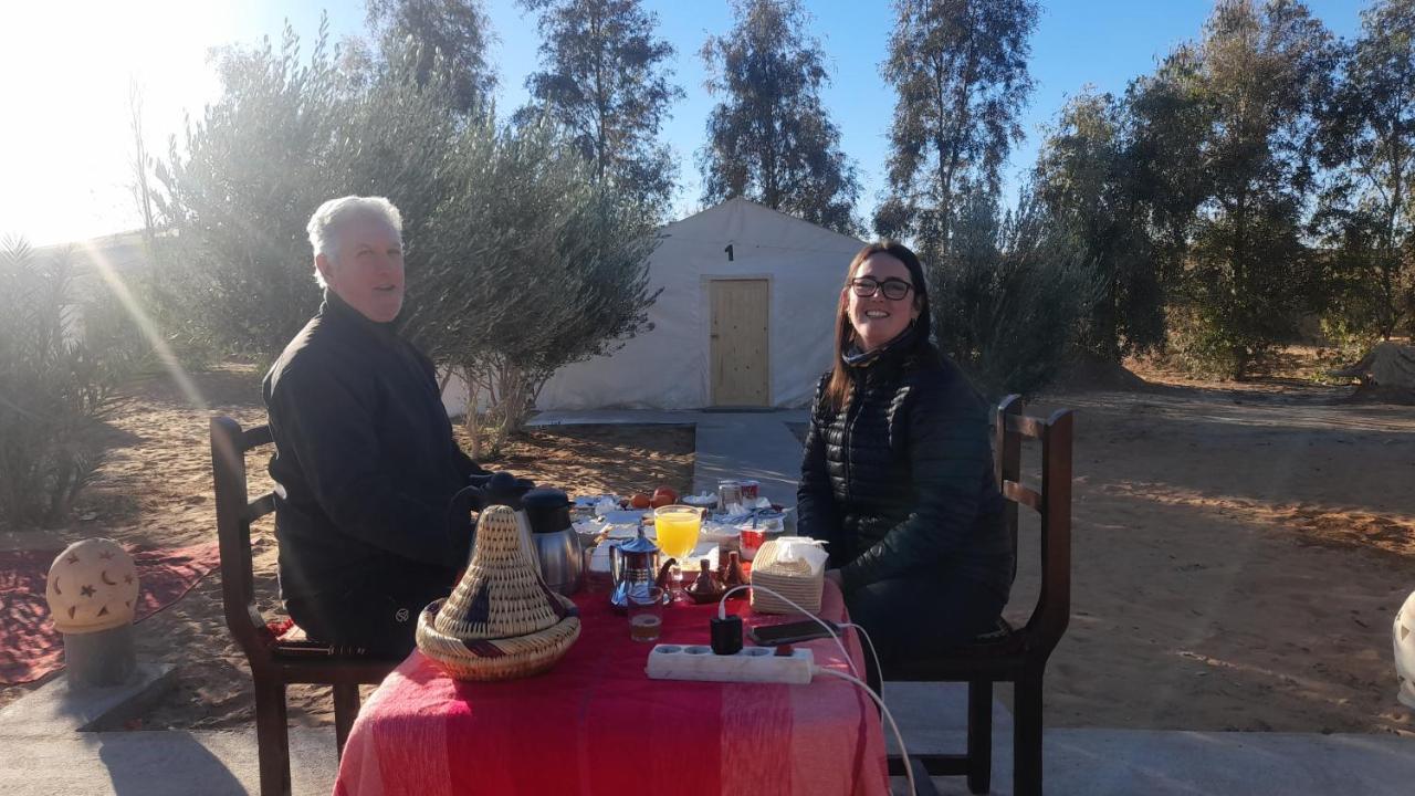 Luxury Trek Desert Camp 梅尔祖卡 外观 照片